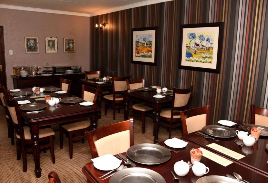 סנדטון Lourie Lodge מראה חיצוני תמונה