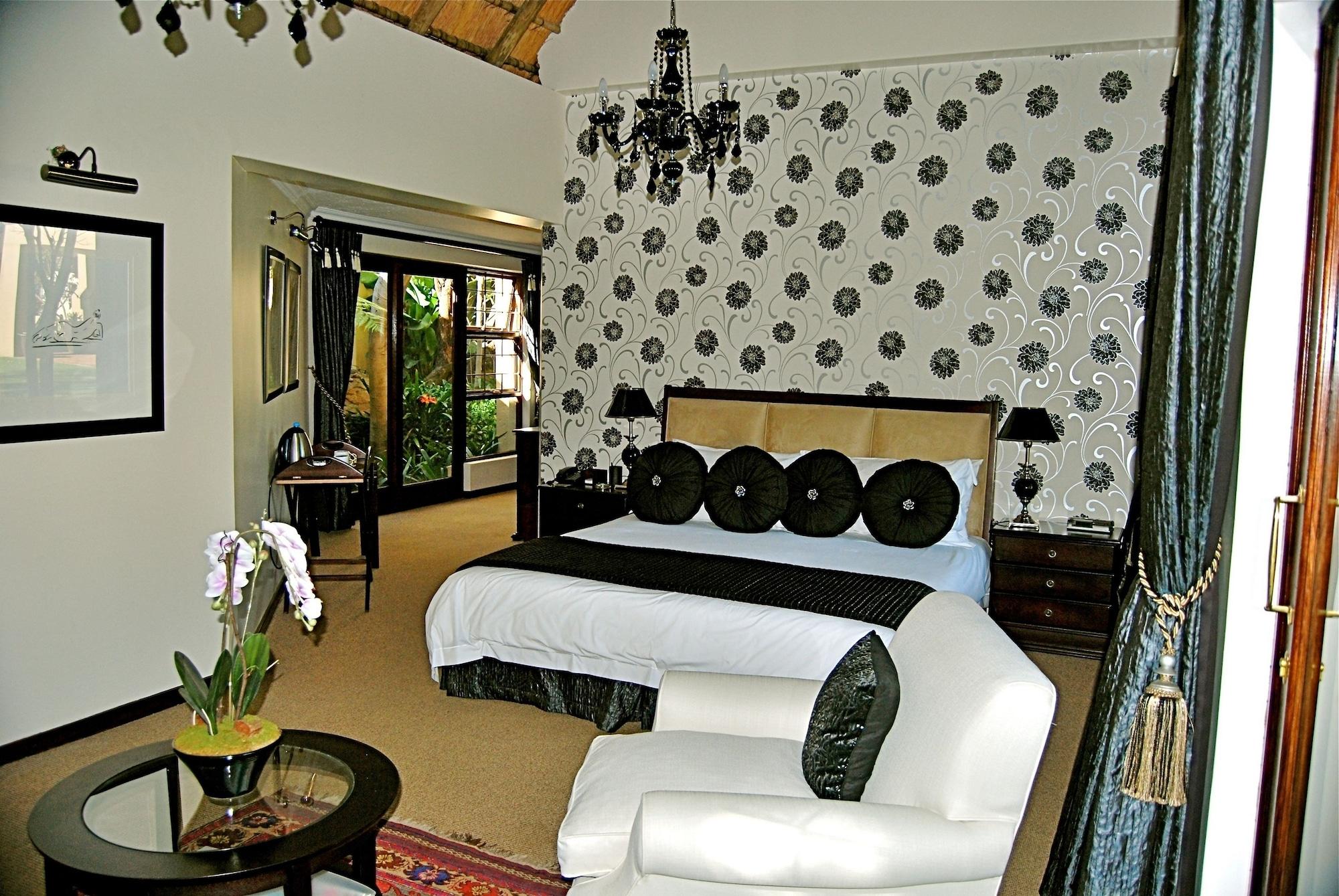 סנדטון Lourie Lodge מראה חיצוני תמונה
