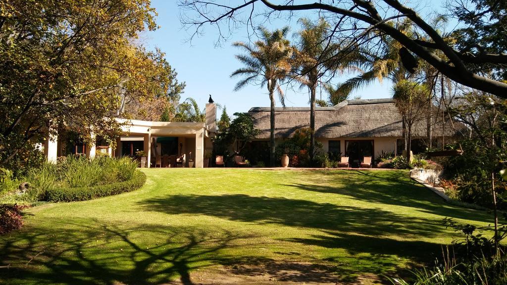 סנדטון Lourie Lodge מראה חיצוני תמונה