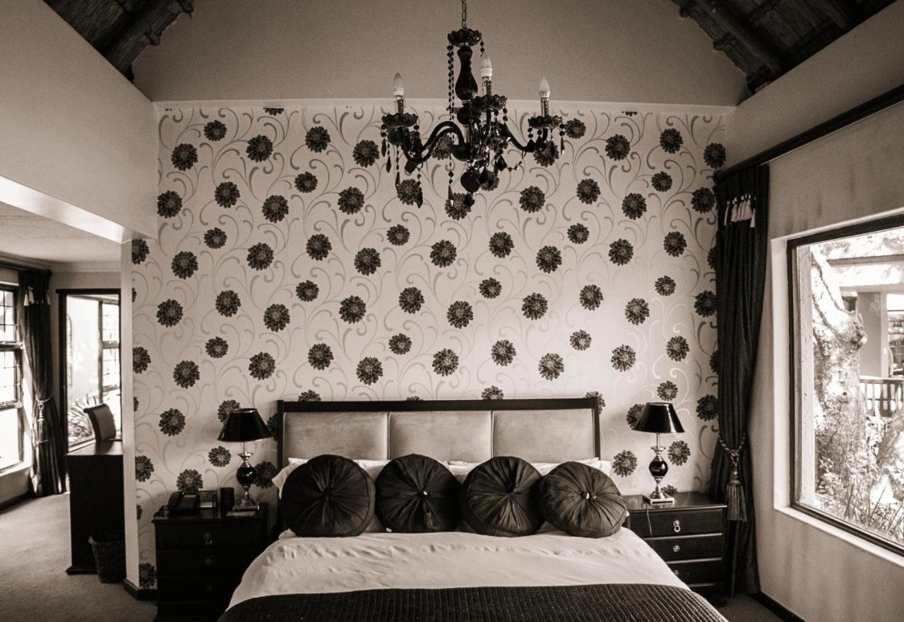 סנדטון Lourie Lodge מראה חיצוני תמונה