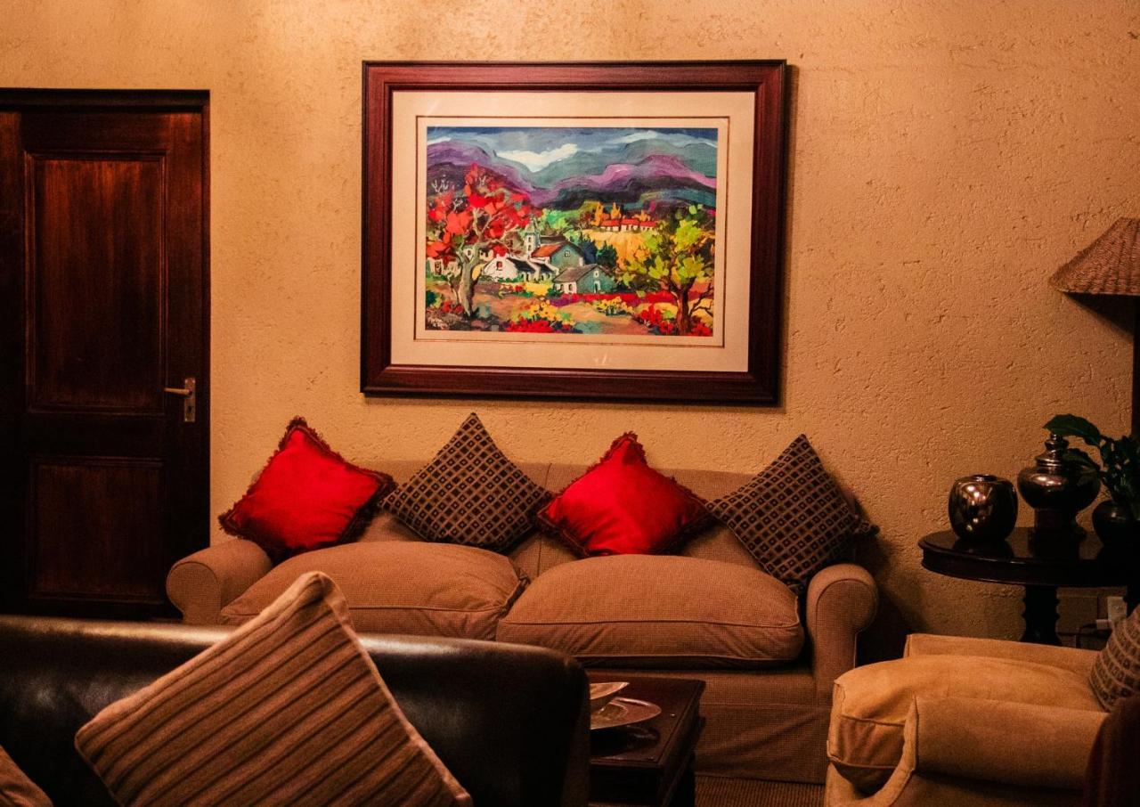 סנדטון Lourie Lodge מראה חיצוני תמונה