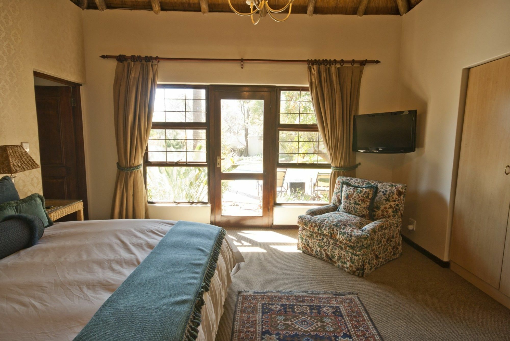 סנדטון Lourie Lodge מראה חיצוני תמונה