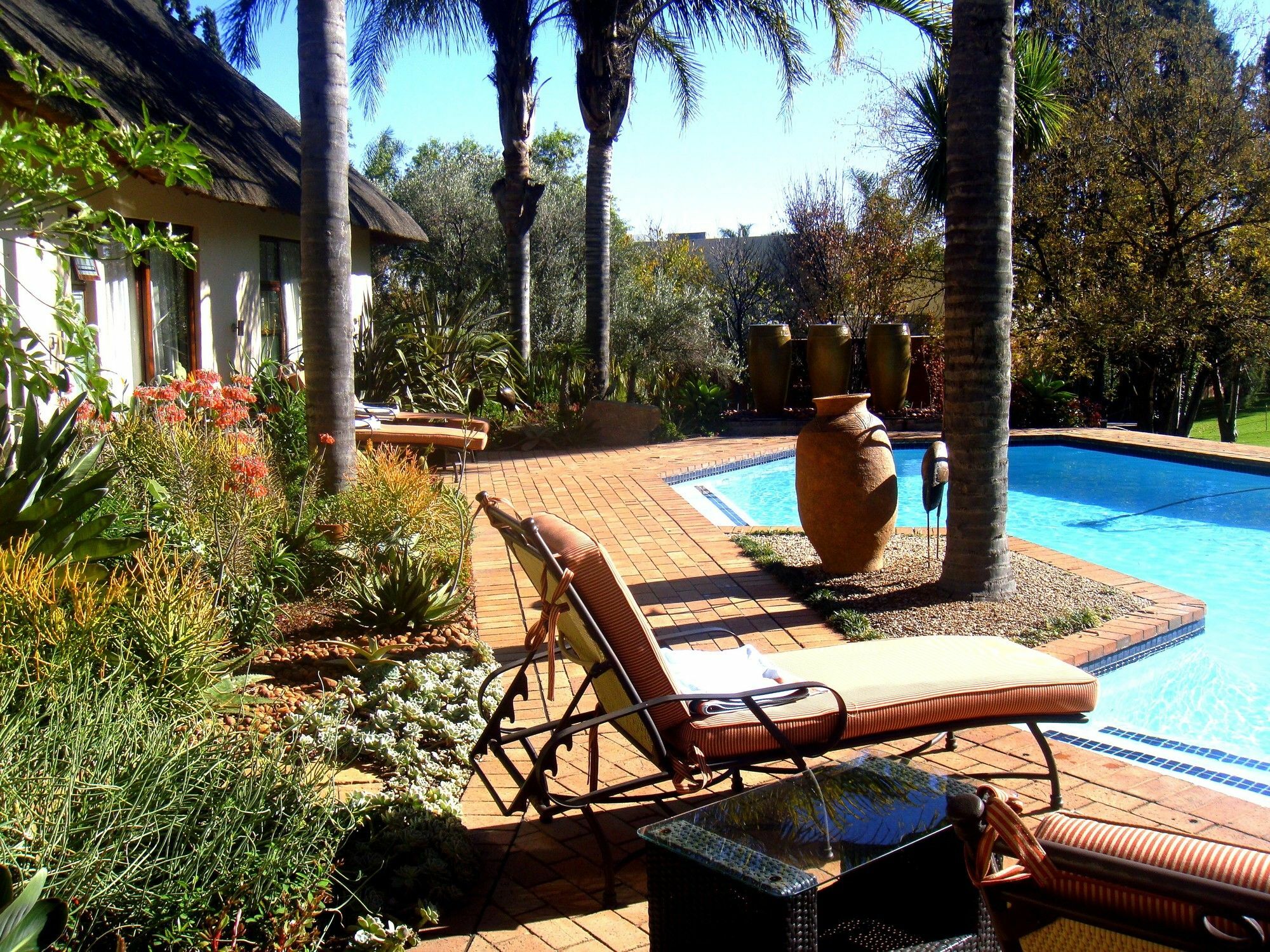סנדטון Lourie Lodge מראה חיצוני תמונה