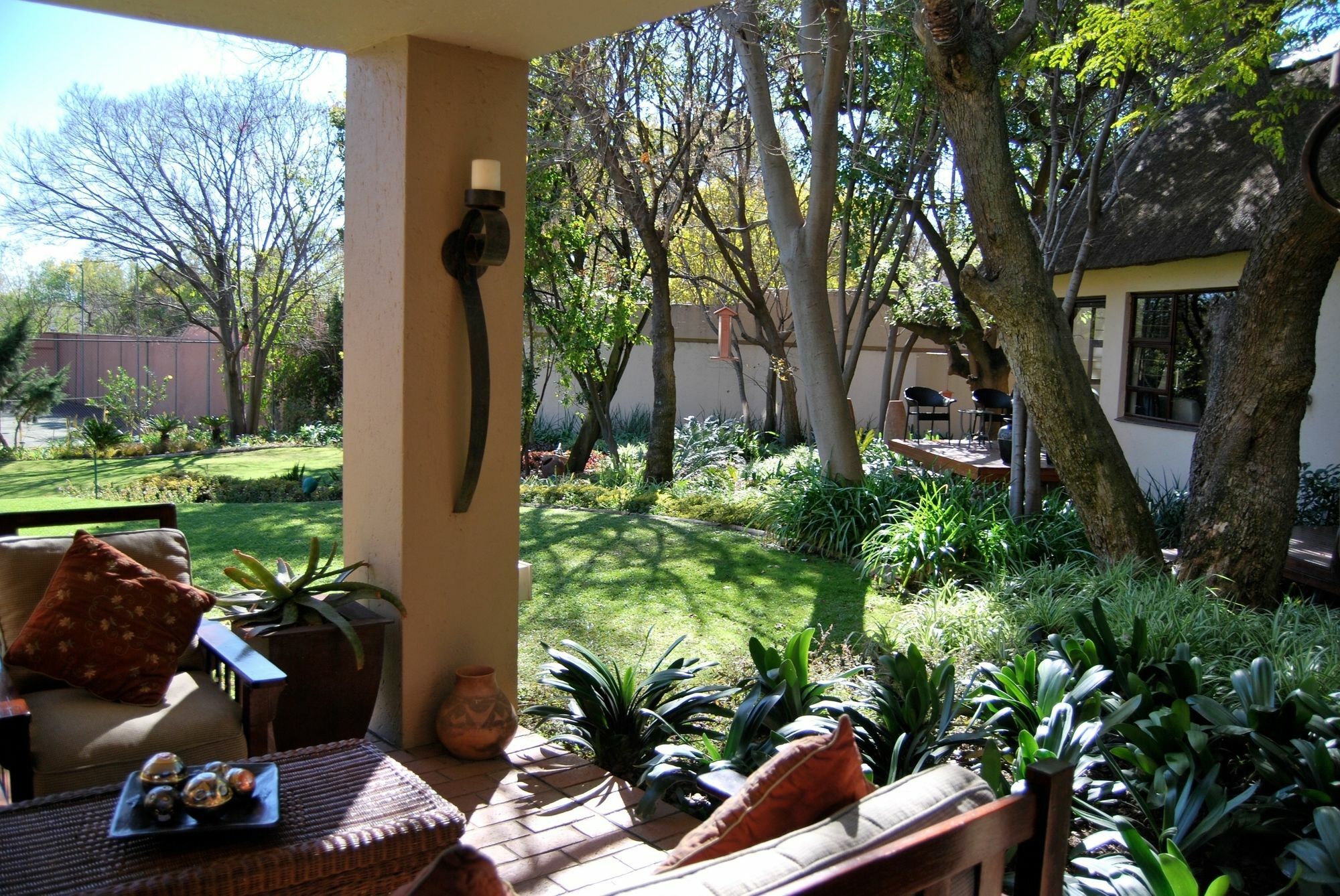 סנדטון Lourie Lodge מראה חיצוני תמונה